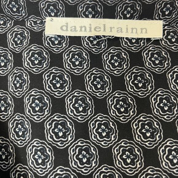 Daniel Rainn Women’s 2X Sleeveless Blouse Black Geo Print Boho Border Hem - Picture 4 of 6